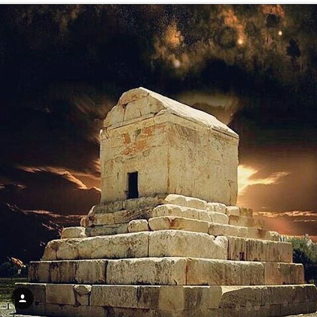 مهرداد میناوند