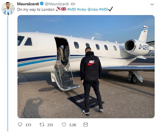 1364558