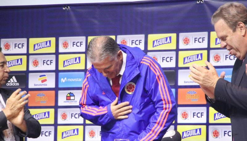 بوسه کی‌روش به پیراهن تیم ملی کلمبیا(عکس) - ورزش سه