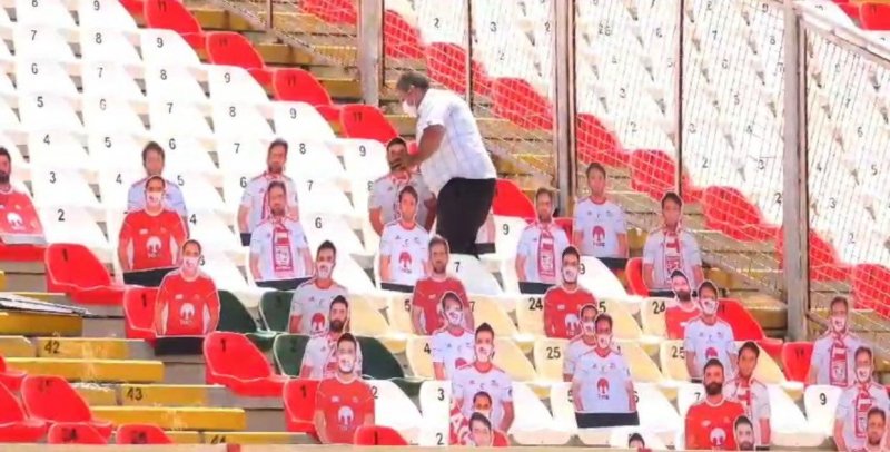 باشگاه تراکتور از ماکت هواداران خود در ورزشگاه یادگار امام رونمایی کرد