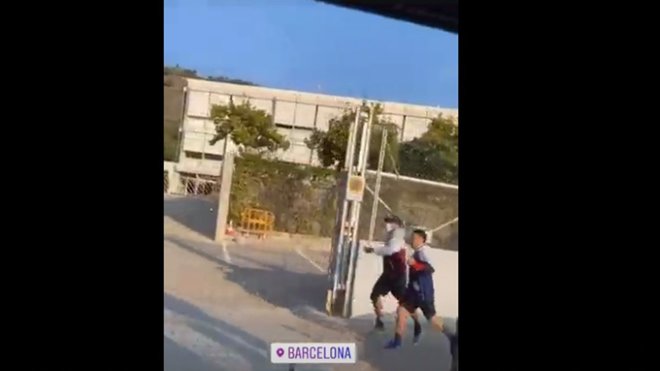 هافبک جدید اینتر در خیابان های بارسلون! (عکس) :: تبریز جوان هافبک جدید اینتر در خیابان های بارسلون! (عکس) :: تبریز جوان