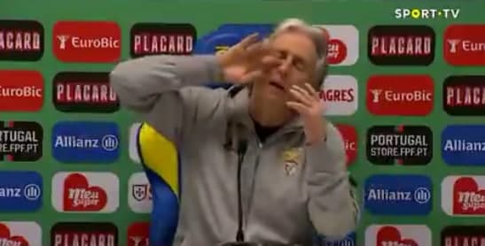 1571816
