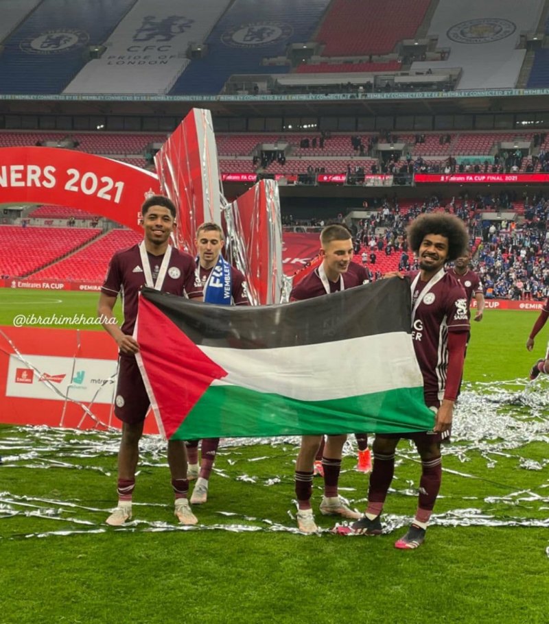 دو بازیکن لسترسیتی بعد از شکست چلسی به حمایت از مردم فلسطین پرداختند.

