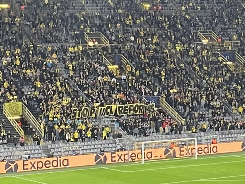 1648698
