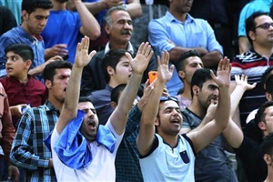 جلسه مدیرعامل جدید آبی ها با هواداران معترض