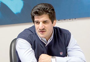 جدیدترین نامه خادم؛ ما از "مفتبازی" بیزاریم!