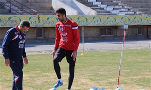 مدافع مصدوم تراکتور در انتظار جراحی رباط