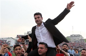 هواداران سپیدرود شمشیر دو لبه تیم نظرمحمدی