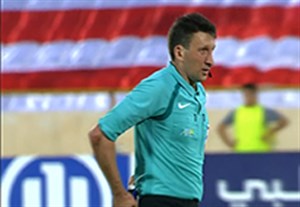 زمین خوردن داور در جریان بازی پرسپولیس - لخویا