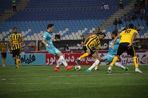 کریمی: هواداران به سپاهان فرصت بدهند