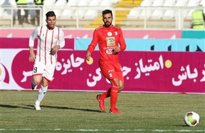 هافبک مازاد تراکتور همچنان بلاتکلیف است!