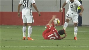 برخورد شدید استوک بازیکن الجزیره با صورت احمدزاده