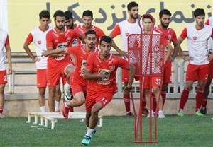 تحویل لباسهای جدید پرسپولیس توسط اسپانسر
