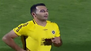 گل دوم سپاهان به ذوب آهن (پورقاز)